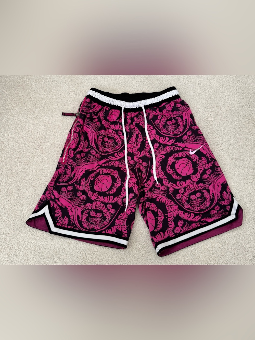 Nike Men's Black & Magenta Patterned Athletic Shorts